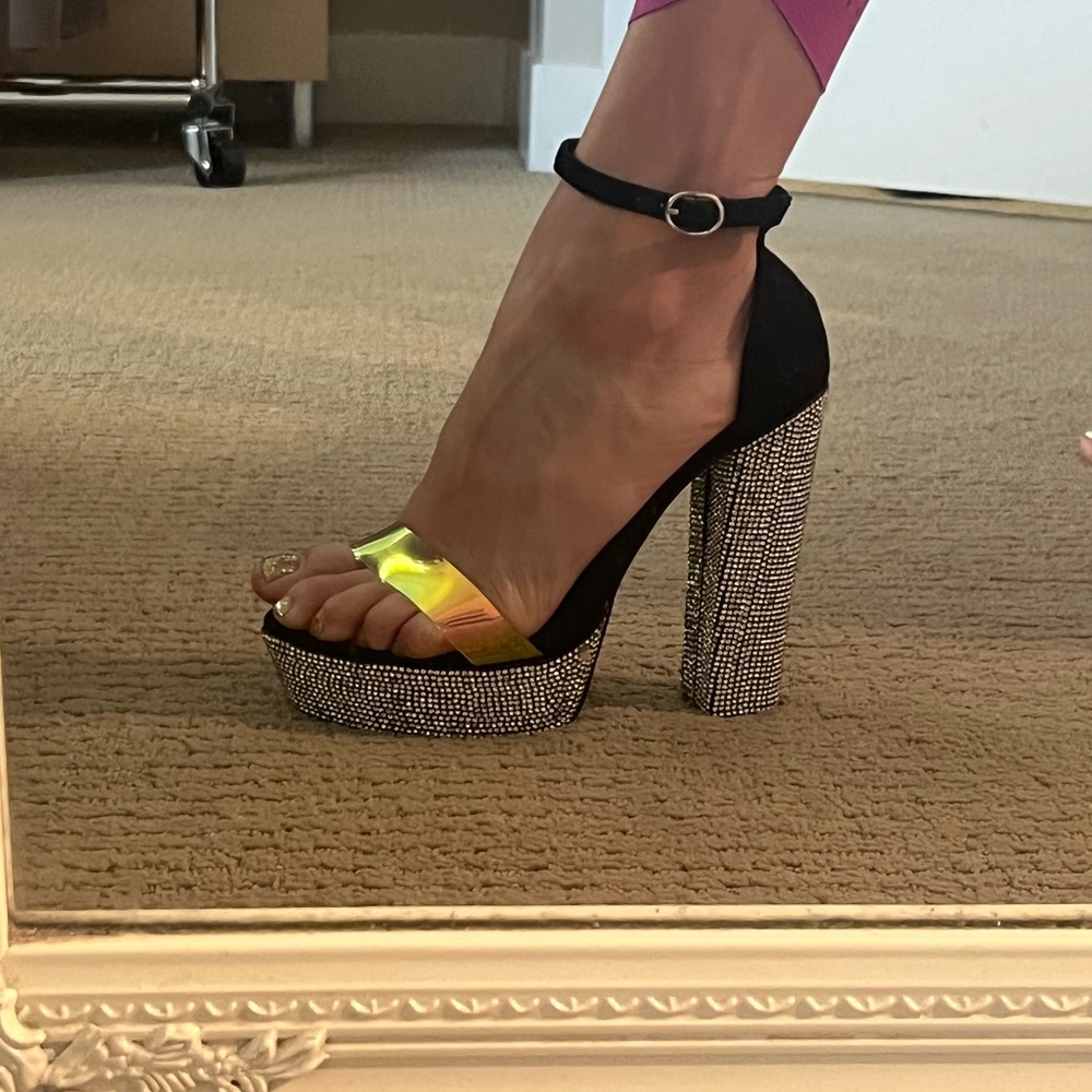 Cape Robbin Size 7 Black Heels